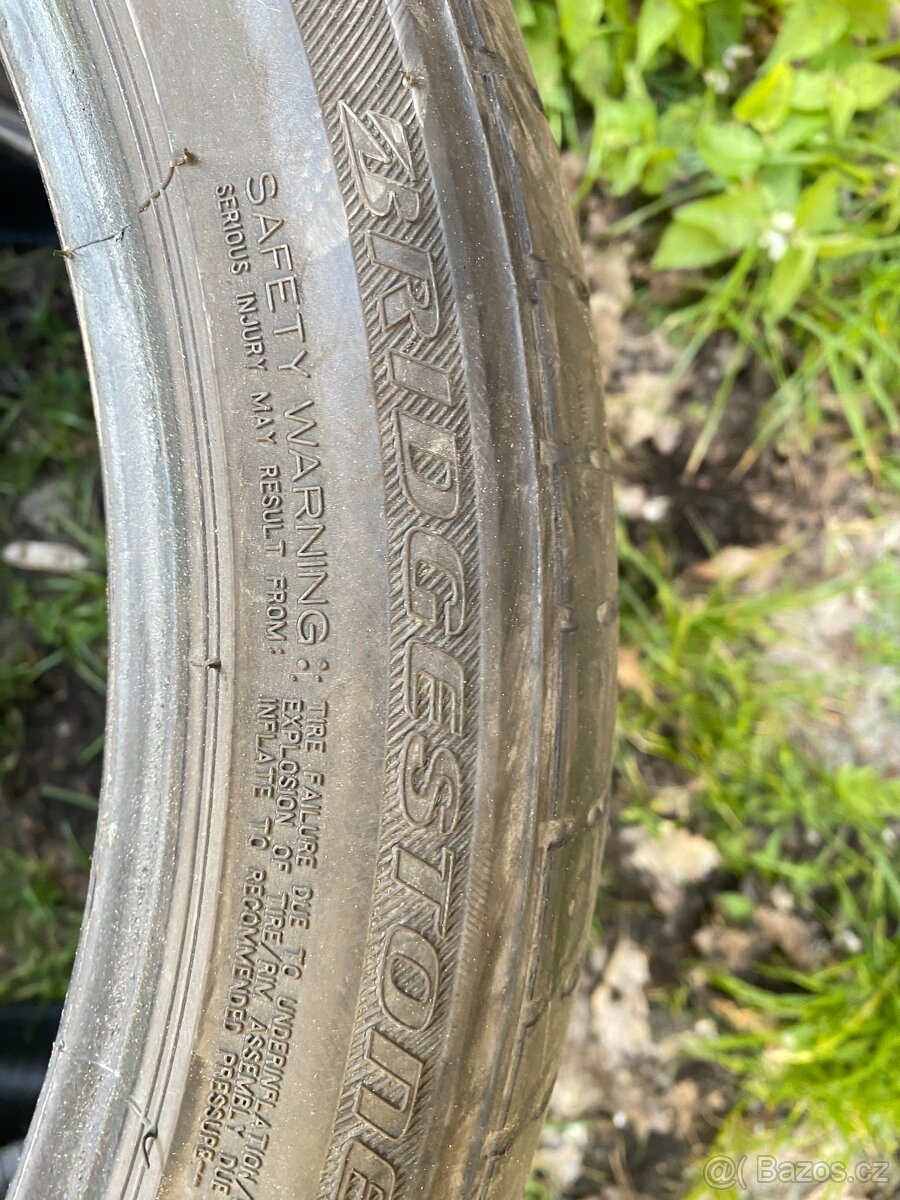 Bridgestone 235/40r19 - 2
