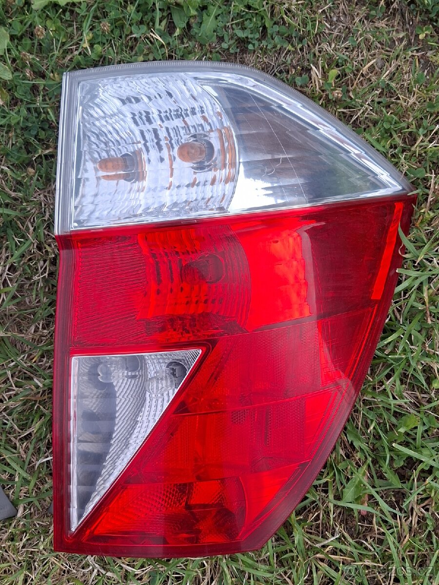 Světla Honda FR-v - 2