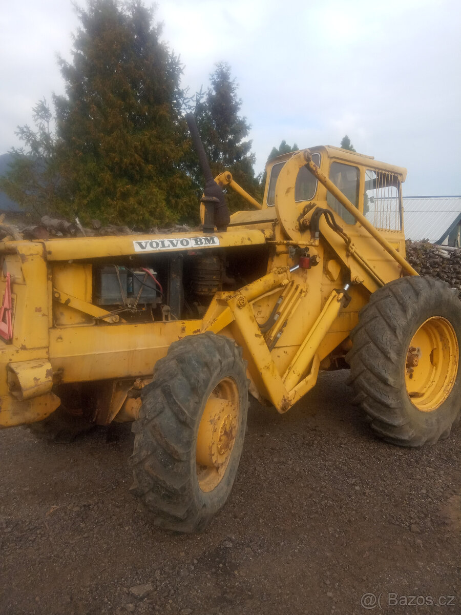 KOLOVÝ NAKLADAČ VOLVO - 2
