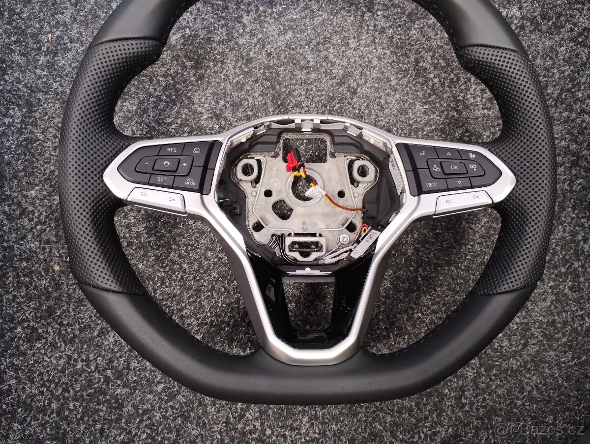 Volkswagen - nový volant, DSG, perfor kůže, multi., výhřev - 2