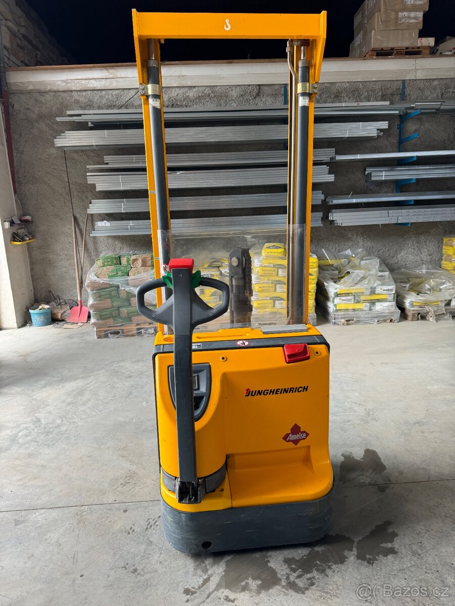 Elektrický vysokozdvižný paletový vozík Jungheinrich EJC10 - 2