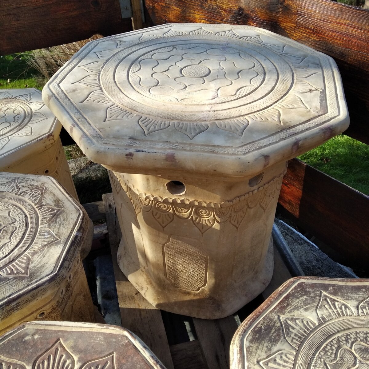 stary zahradni nabytek a dekorace - 2