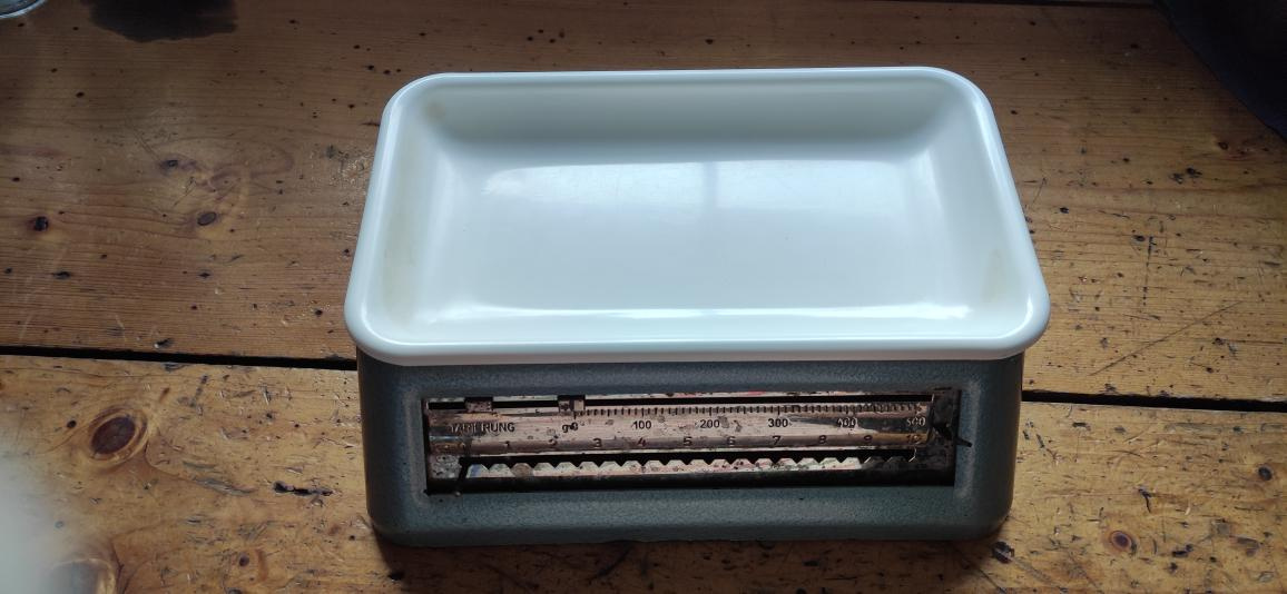 Stará kuchyňská váha - 2