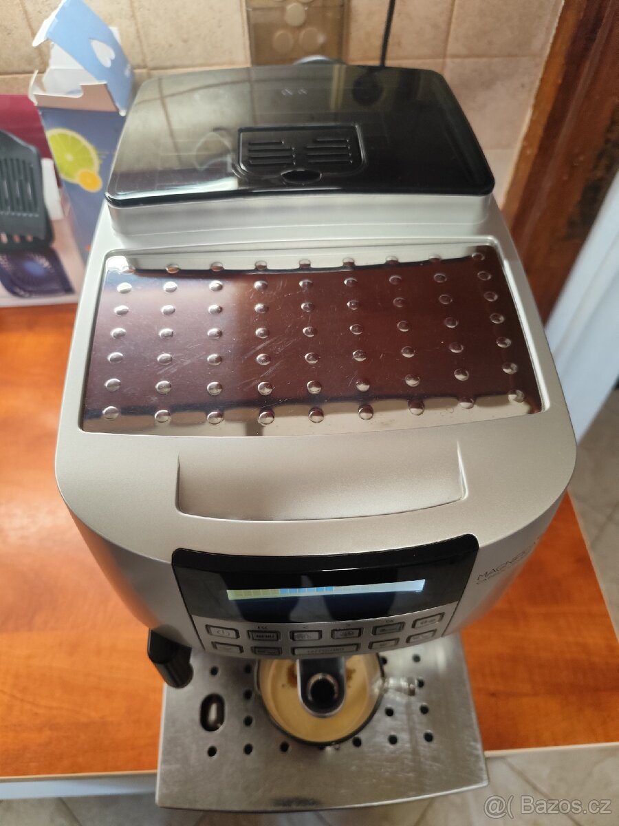 Prodám kávovar DeLonghi Magnifica ECAM 22.360.S - 2