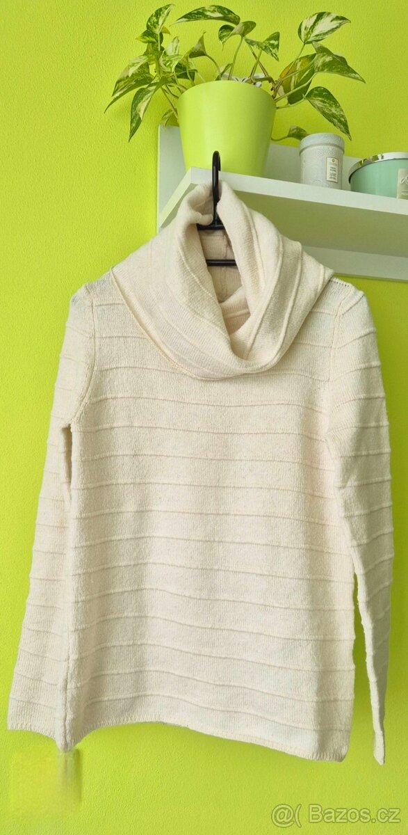 Elegantní dámský svetřík se zlatými nitkami - 2