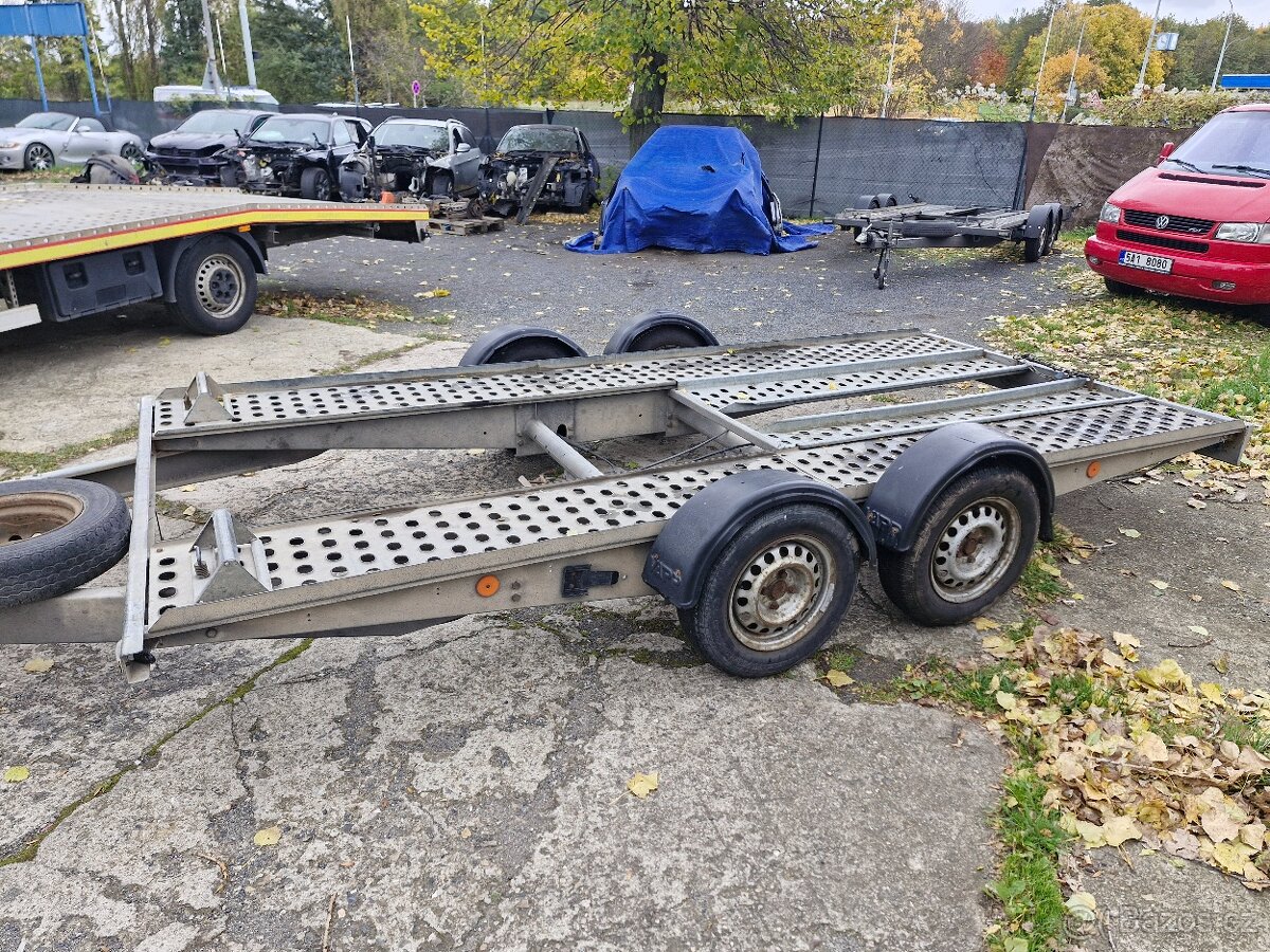 Přívěs na přepravu vozidel