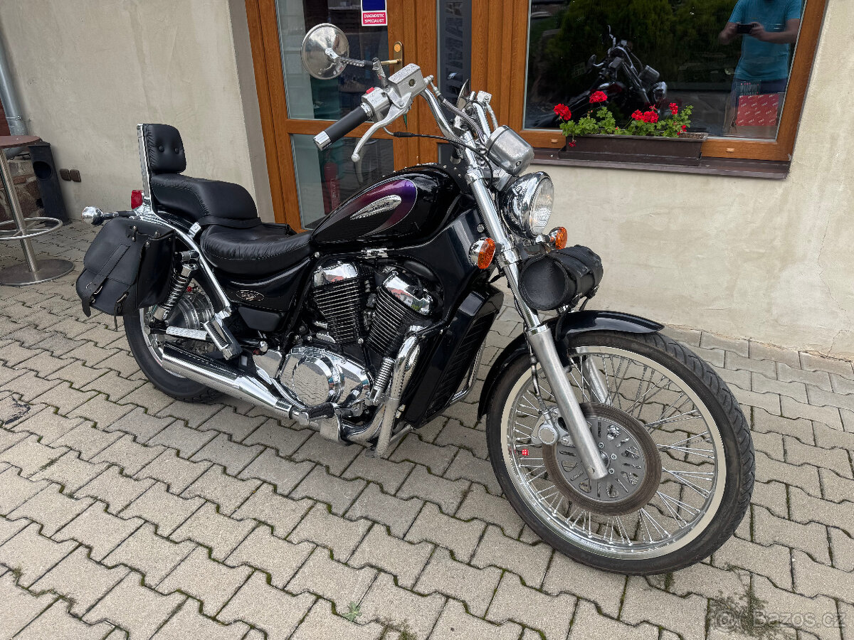 Suzuki VS 800 Intruder - 2