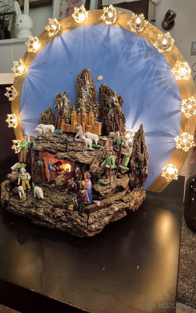 Starožitný ručně řezaný betlém - 2