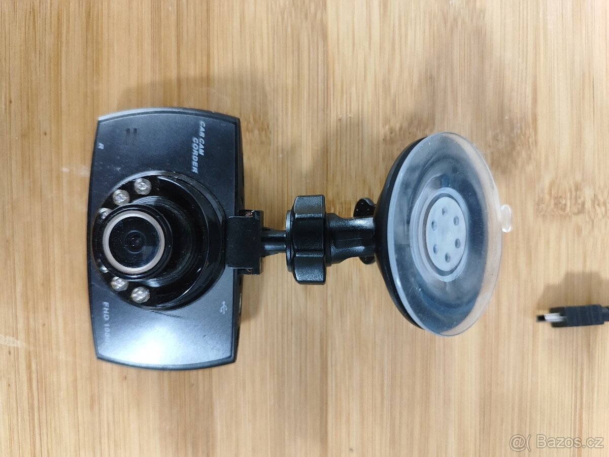 Palubní kamera do auta FullHD + 16 GB pamětová karta - 2