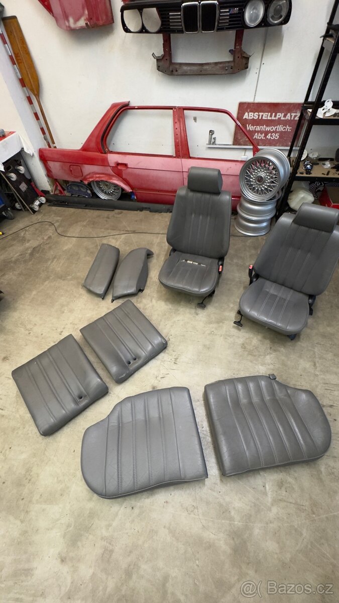 BMW e30 Touring interiér - 2