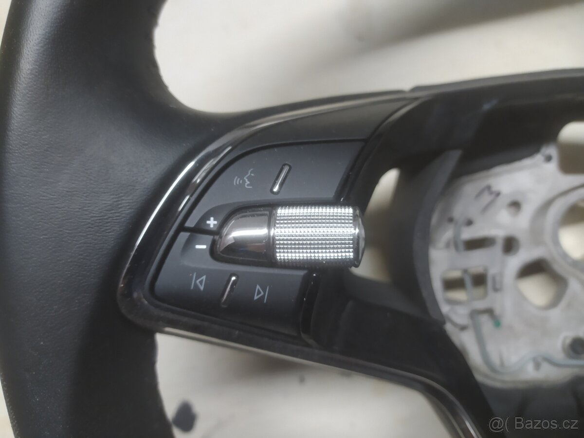 Škoda Octavia 4 -multifunkční volant - 2