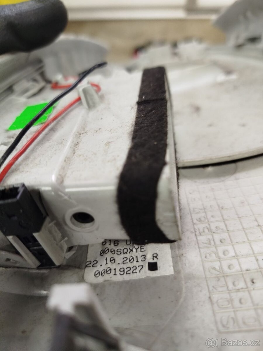 Škoda Superb 2 pravý,levý sloupek - 2