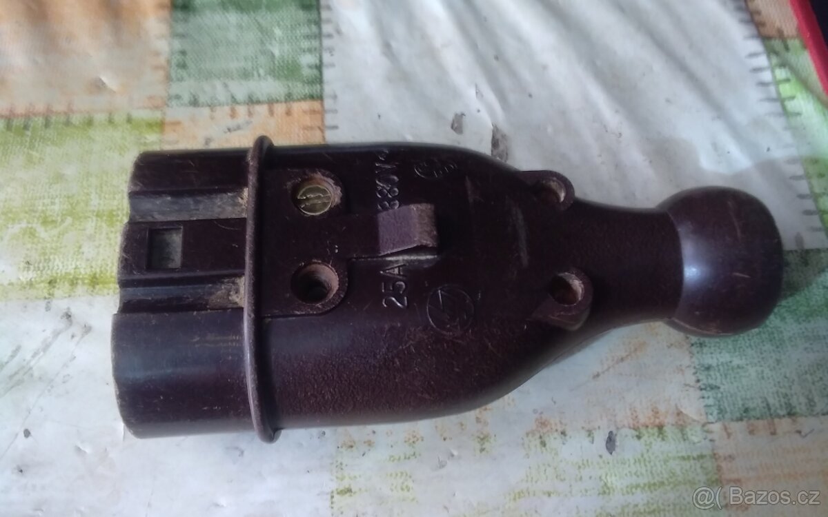 Zásuvka 380V 25A plochá 4 kolík - 2