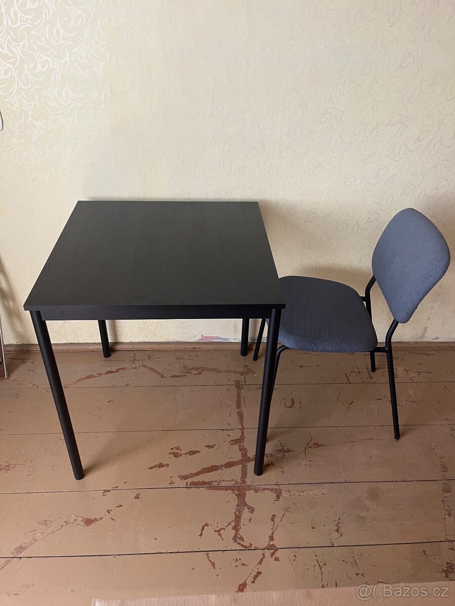Černý jídelní stůl IKEA Sandsberg - 2