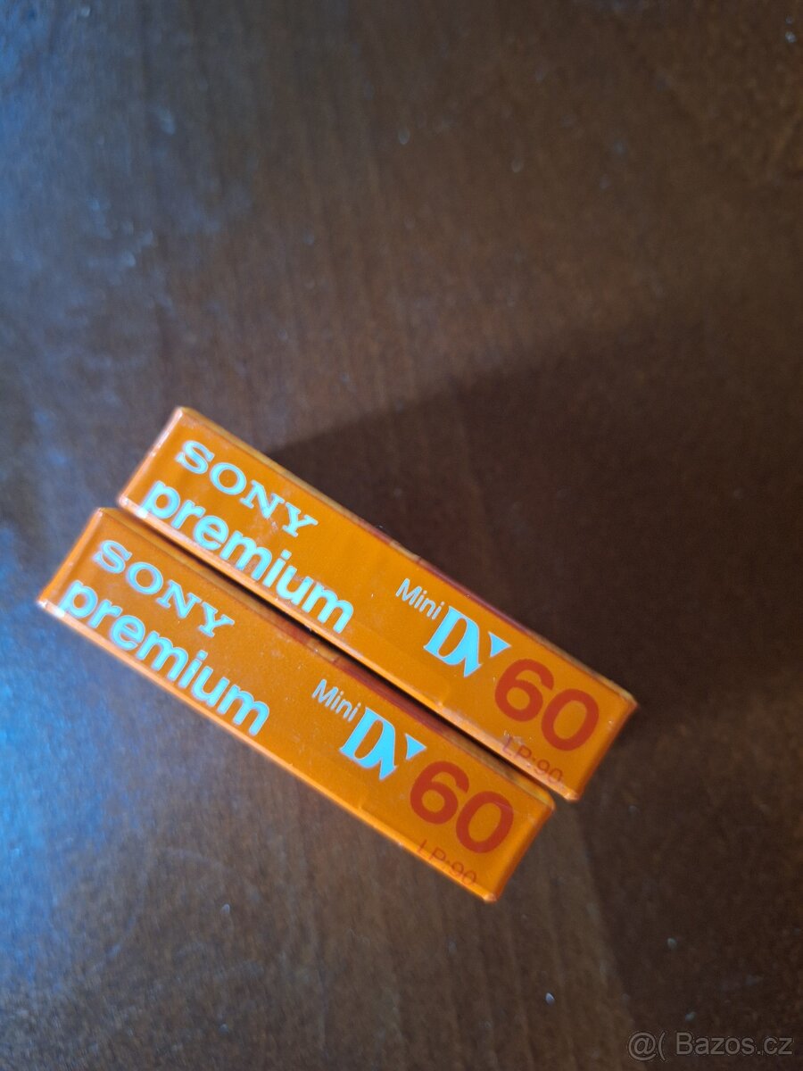 VHS C a mini DV kazety. - 2