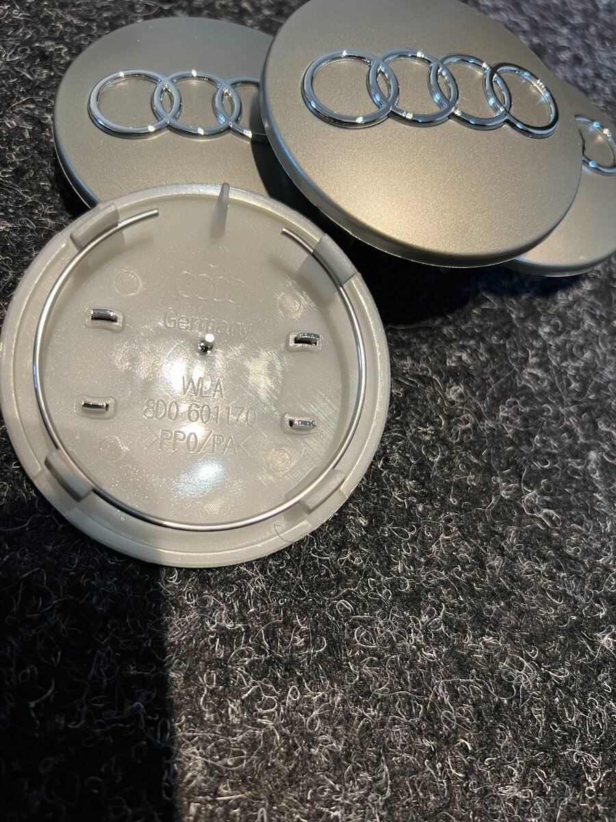 Středové krytky Audi 68mm šedé - 2
