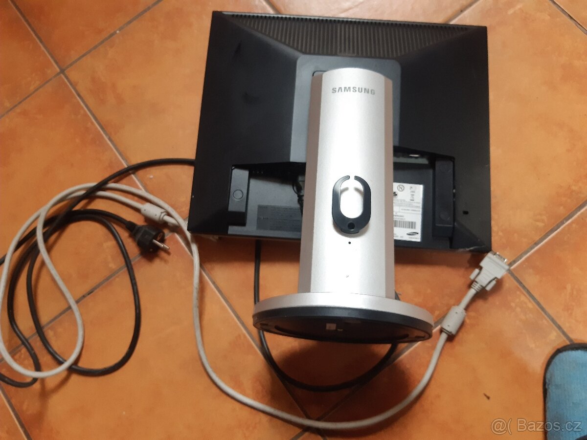 LCD monitor Samsung SyncMaster 940B - 2
