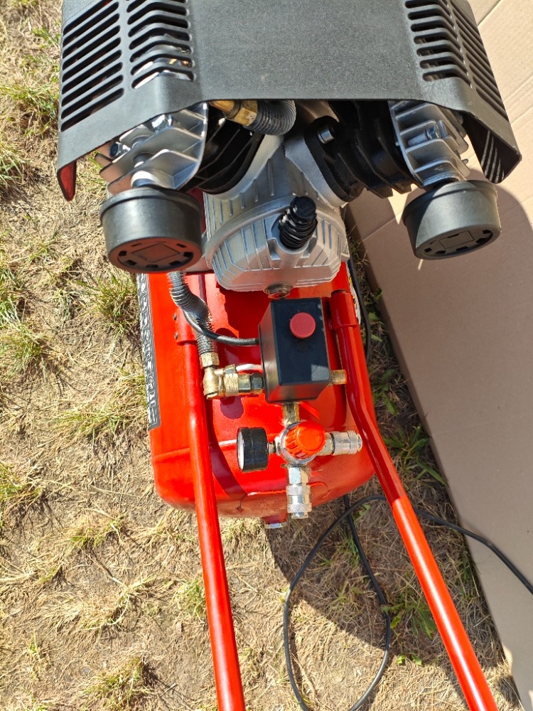 Einhell TE-AC 400/50/10 - 2-pístový kompresor - 2