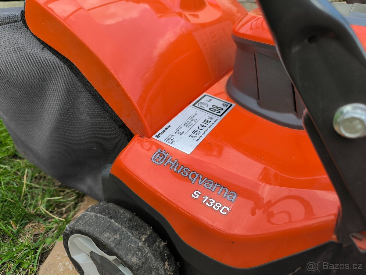 Husqvarna S 138C elektrický vertikutátor - 2