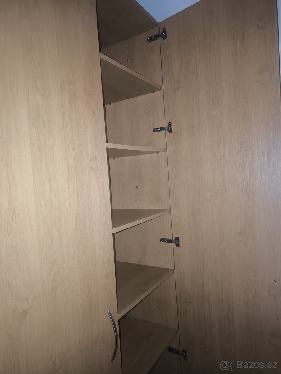 Šatní skříň - 2
