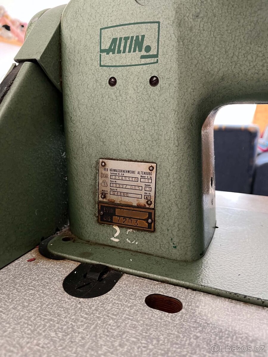 Průmyslový overlock JUKI MO-2400 - 2