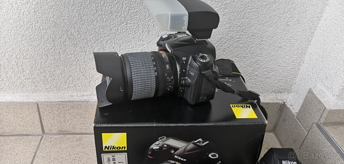 Nikon D90 + výbava - 2