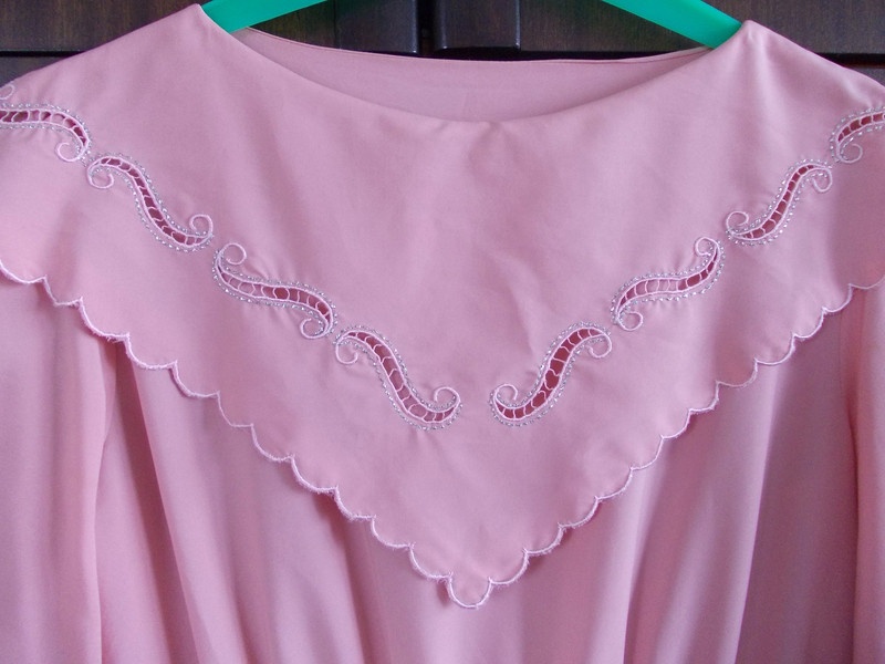 Originální vintage starorůžové šaty vyšívané - 2