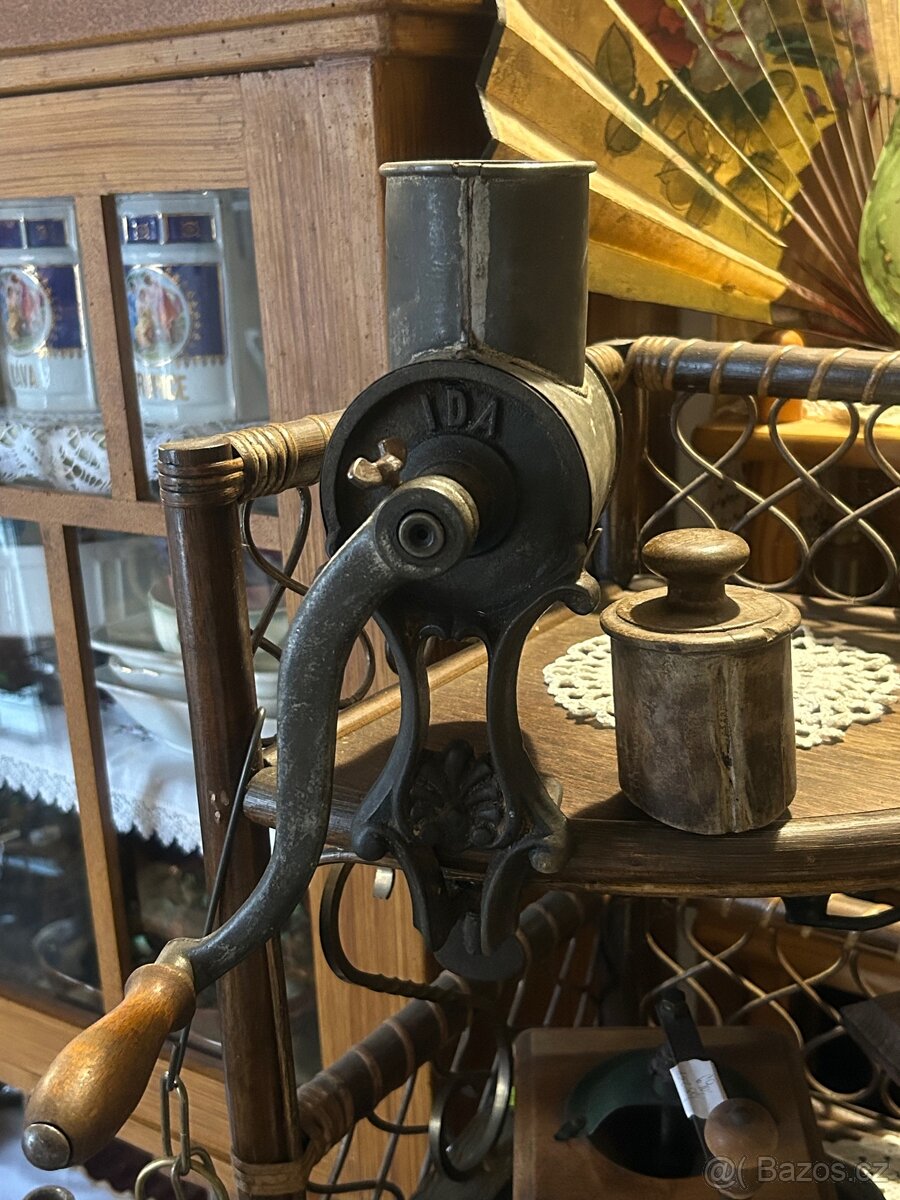 Starý litinový mlýnek „IDA“ – (1880–1920) - 2