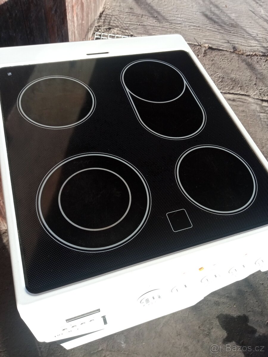 Elektrický sklokeramický sporák Privileg (Německo ) - 2