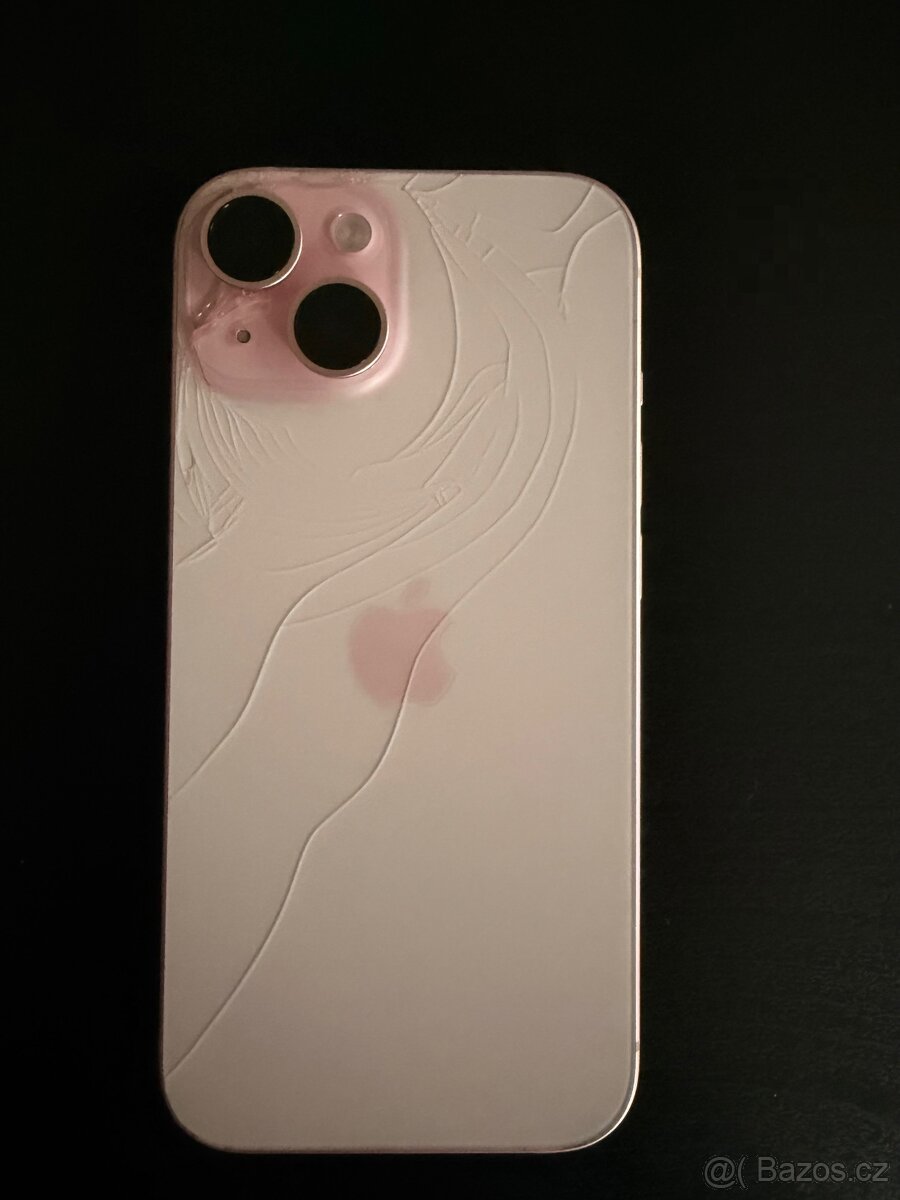 IPhone 15 růžový - 2
