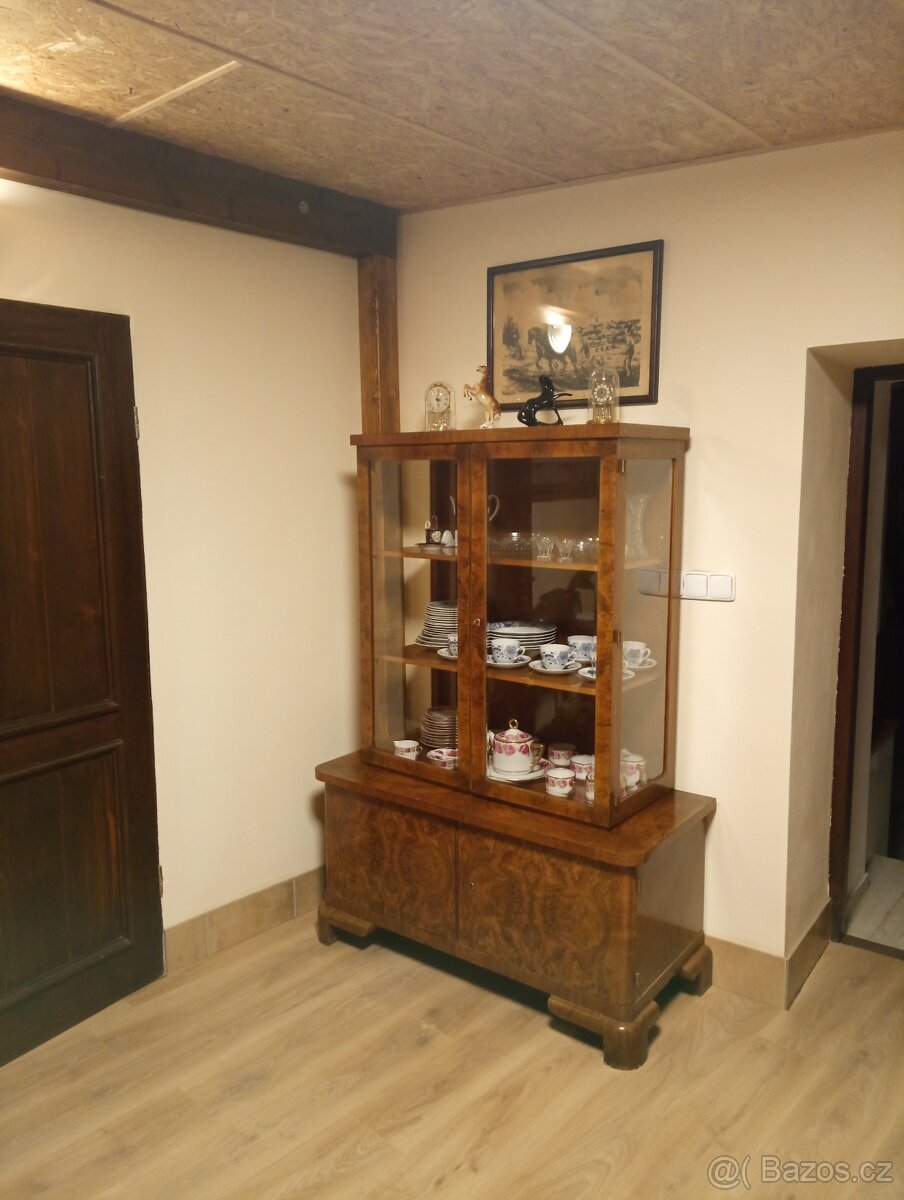 Prodám skleněnou vitrínu - 2