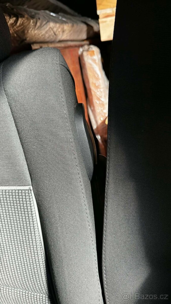 BMW E46 coupe - sedačky - 2