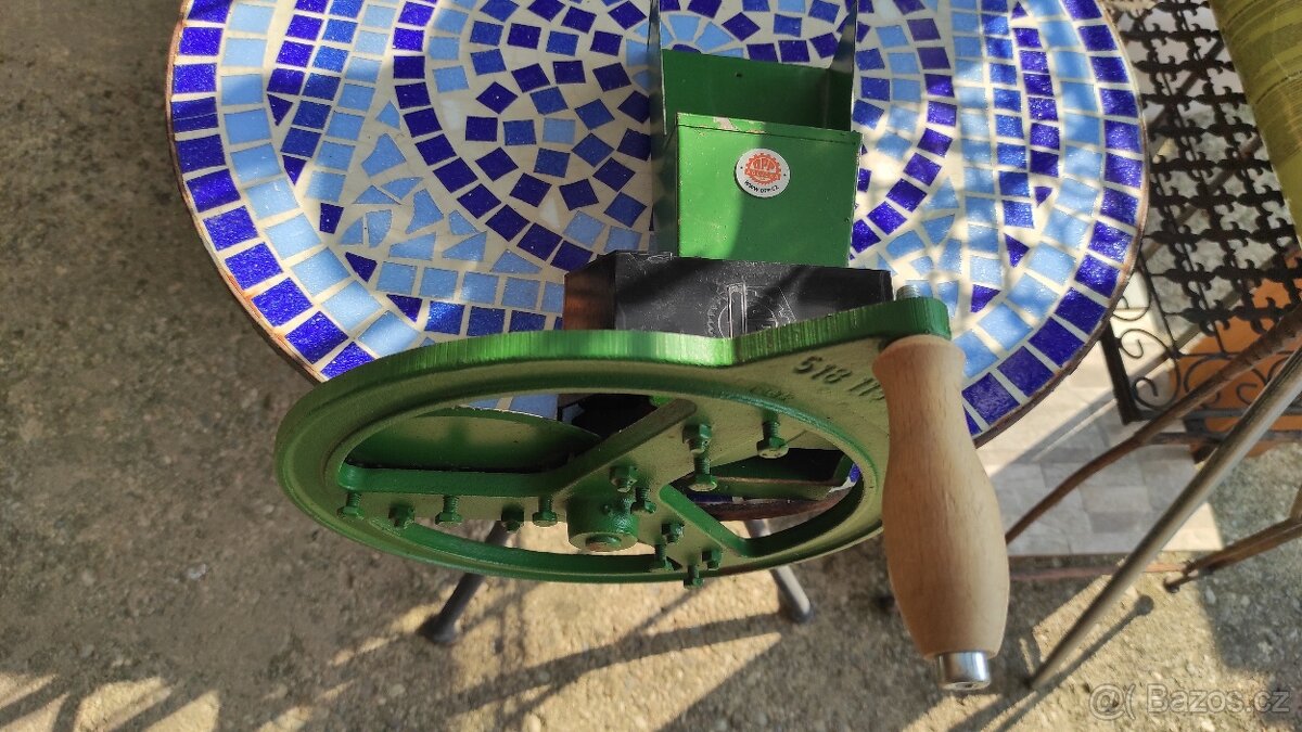 Řezačka na kopřivy - 2