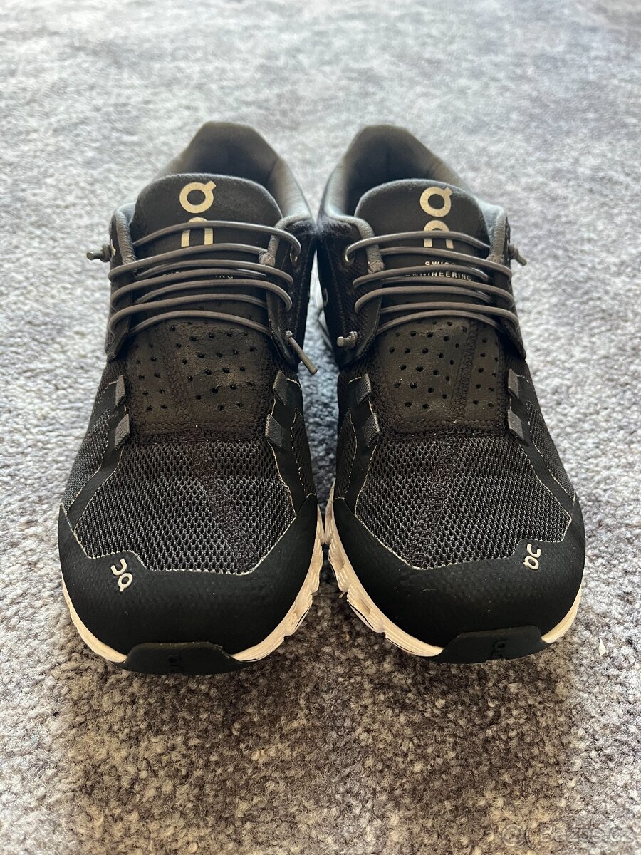 On Runnnig, model Cloud, velikost 38,5 černobílé - 2