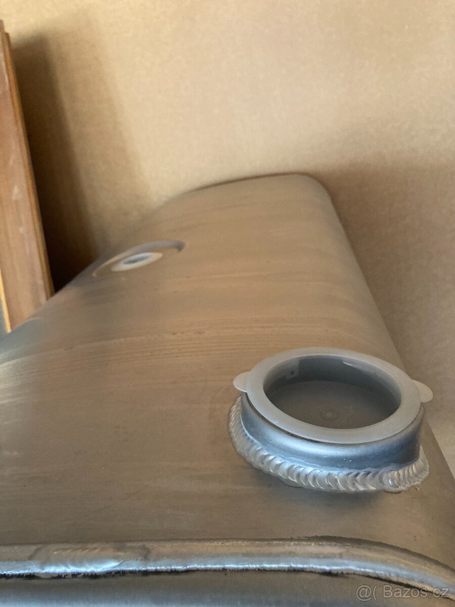 Palivová nádrž - 2