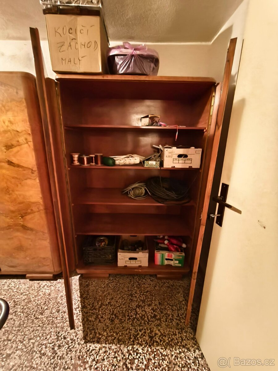 Staré skříně a kredenc k renovaci - 2