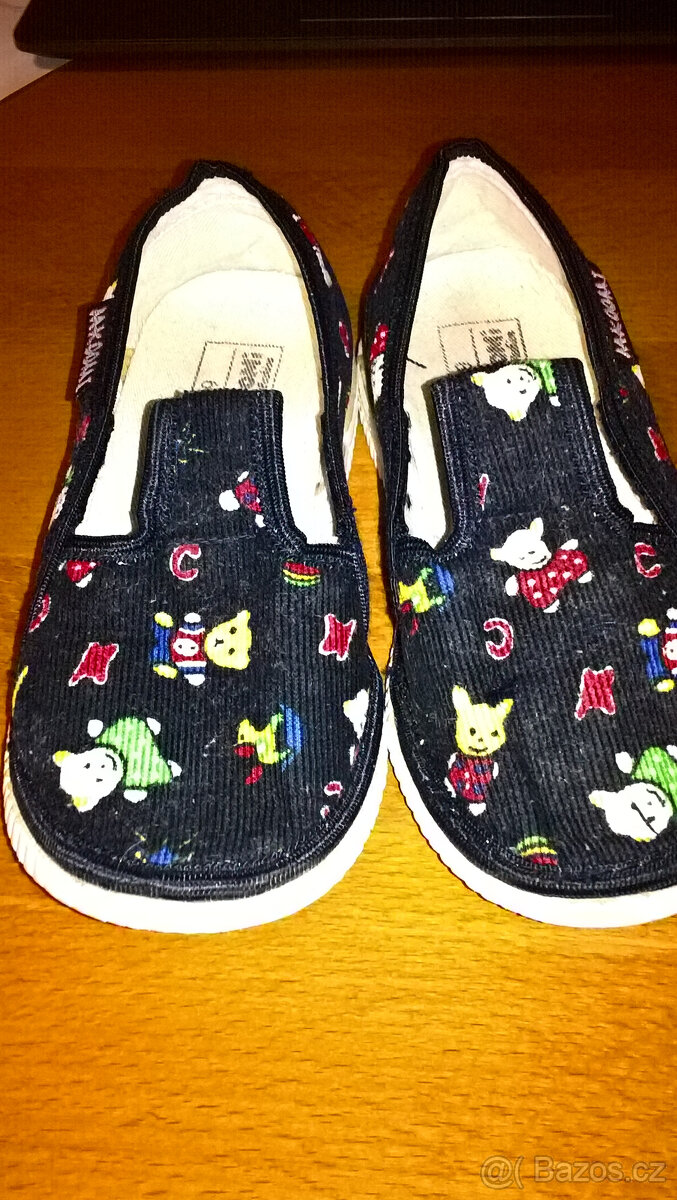 retro papuče 3x, Děts. papučky 2x, ponožky,důchodky,holínky - 2