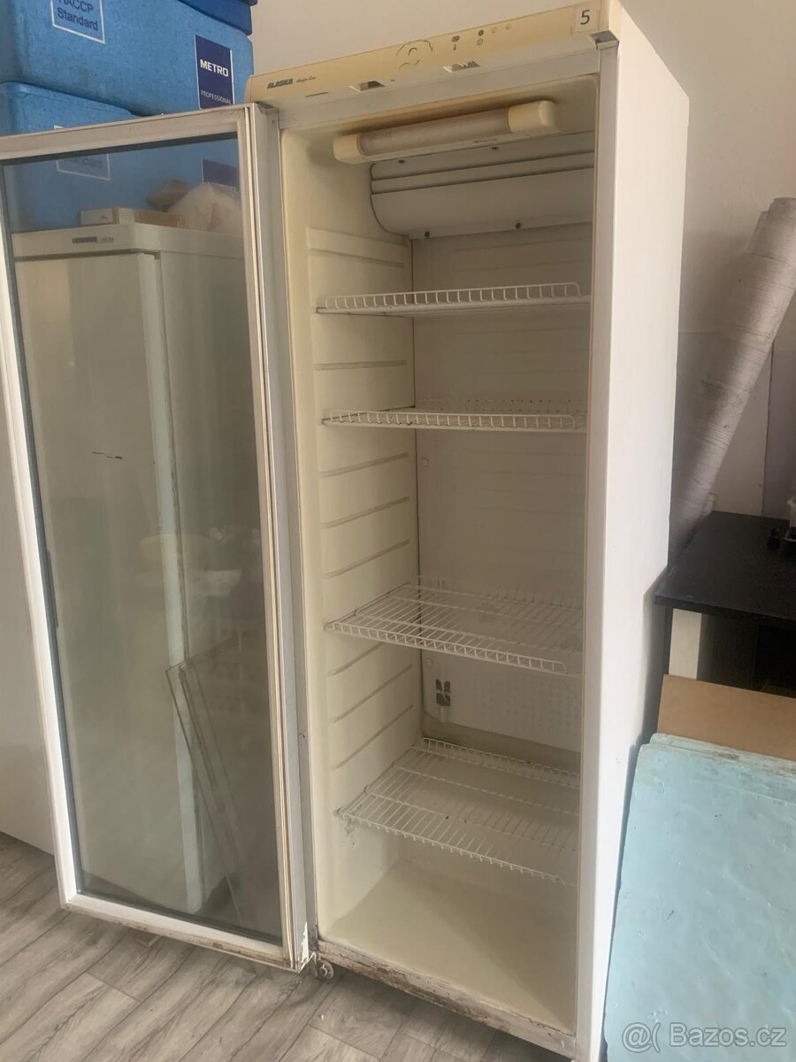 Prodám prosklenou chladící vitrínu - 2