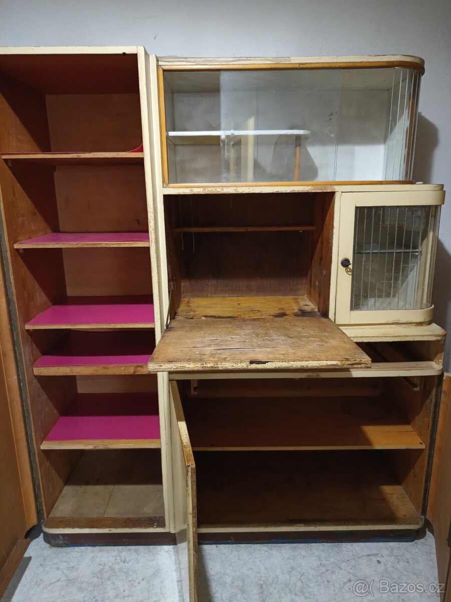 Starožitný kredenc - 2