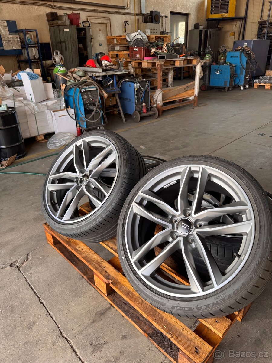 Original AUDI RS R19 - 2