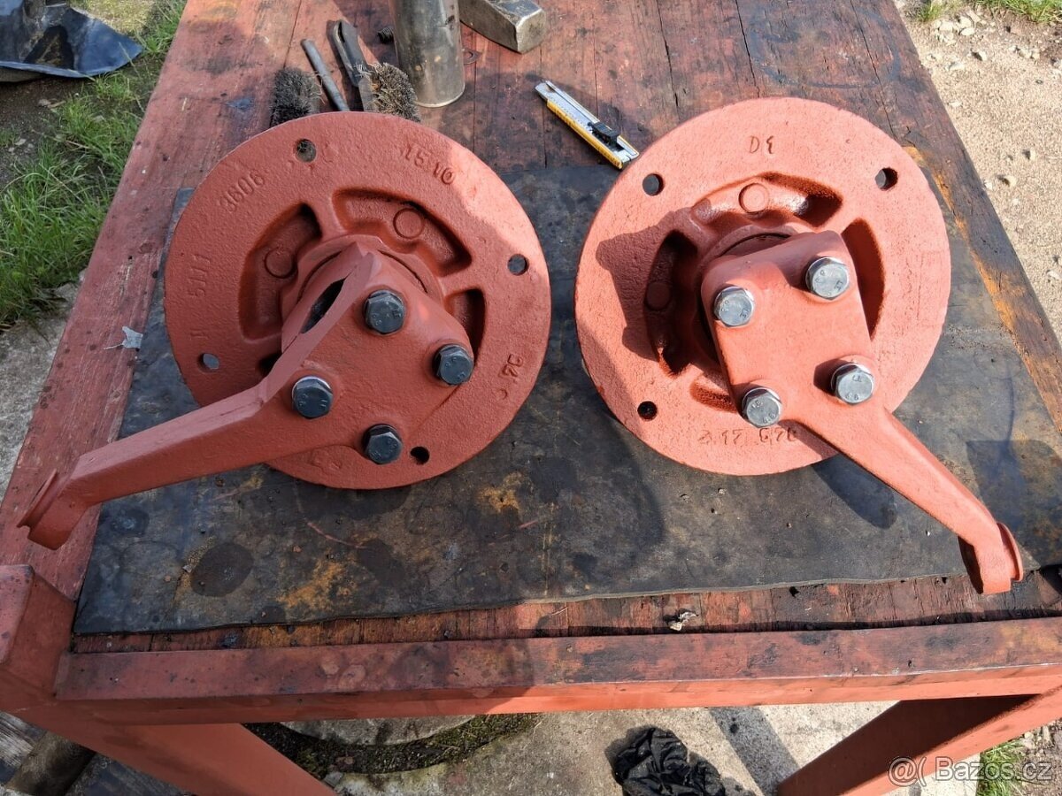 Prodám 2 x náboj kol na zetor 5611 - 2