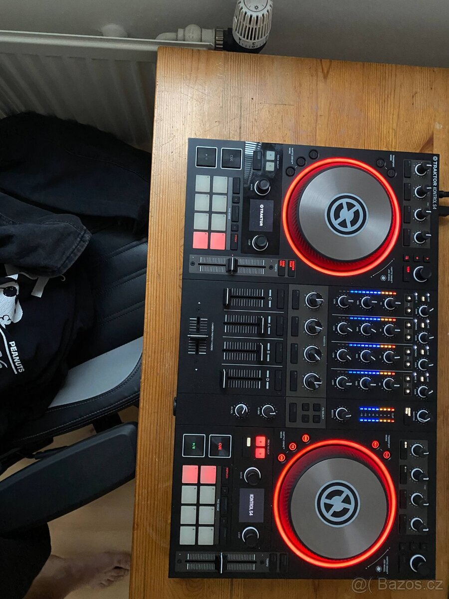DJ Traktor Kontrol S4 Mk3 - 2
