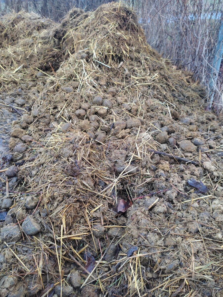Pytlovaný koňský hnůj - 2