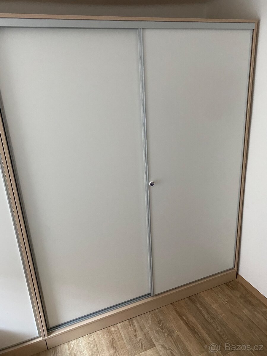 Kvalitní šatní skříň š:175 v:220 h:60 - 2