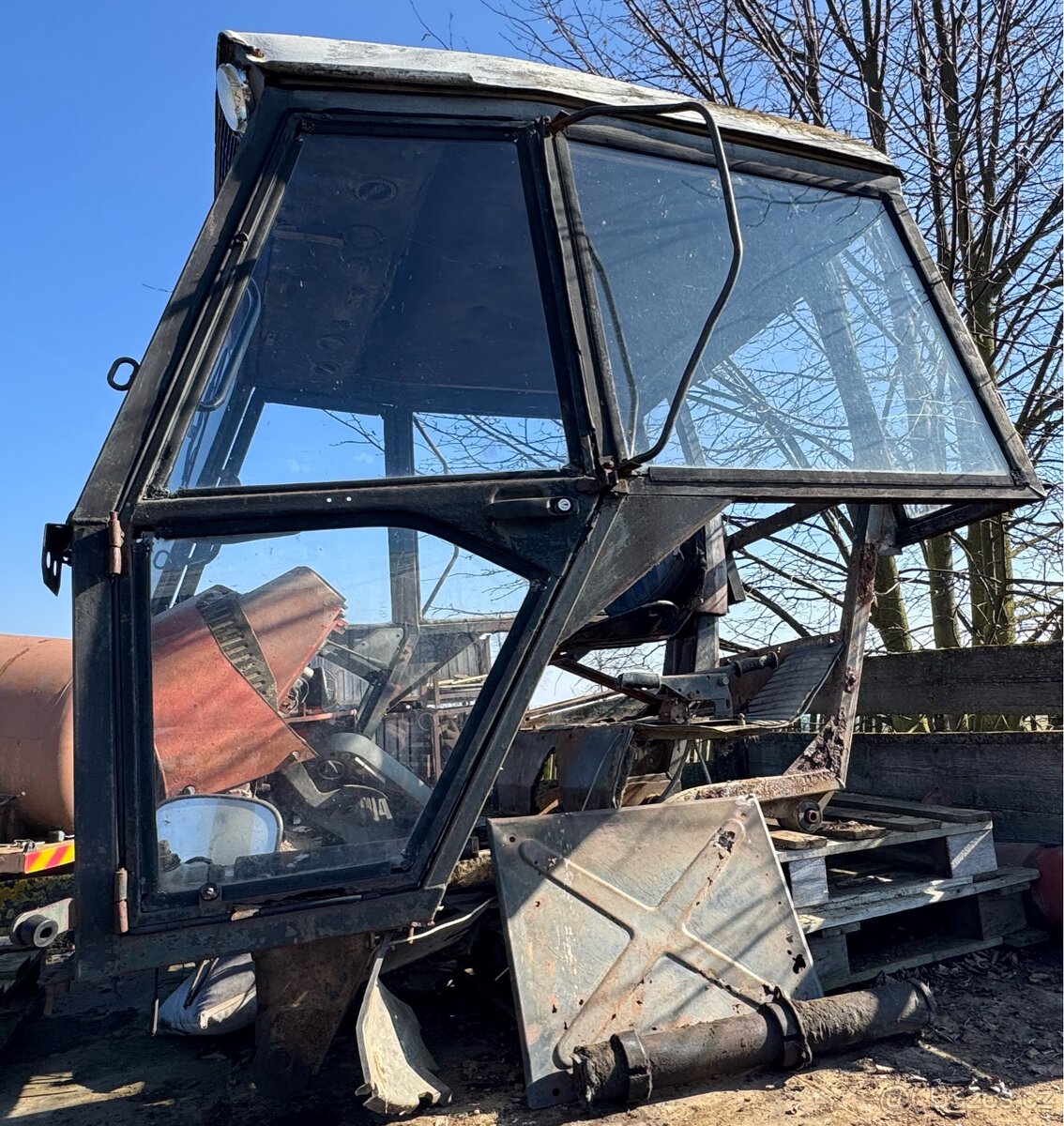 Kabina Zetor 7045 po dílech - 2