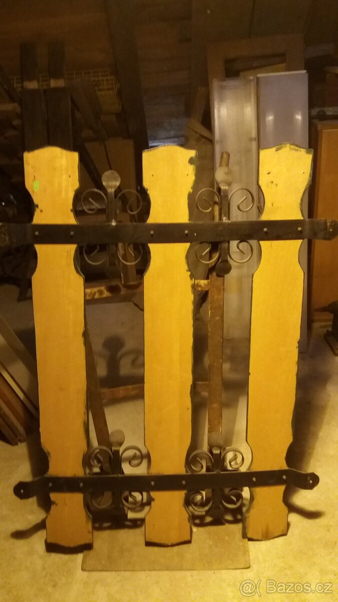 věšák a zrcadlo - 2