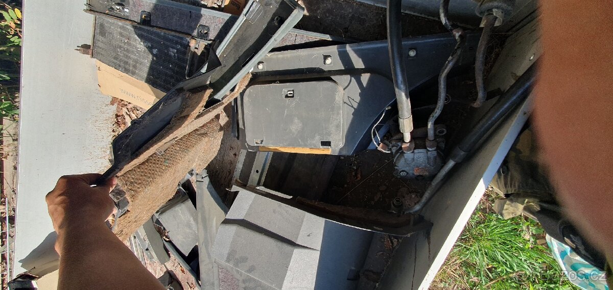 Náhradní díly volvo 740 940 - 2