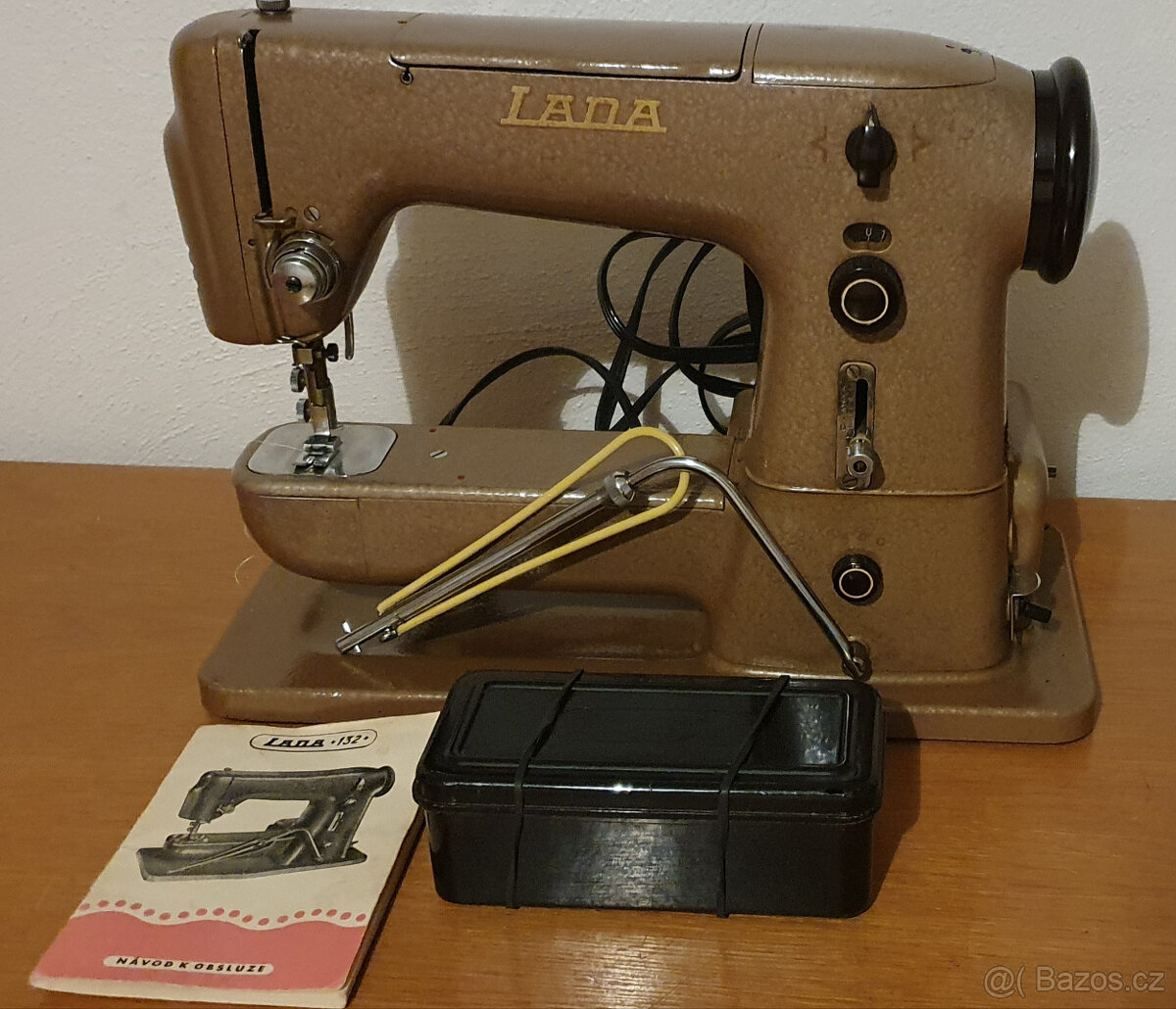 Retro kufříkový šicí stroj LADA 132 - 2