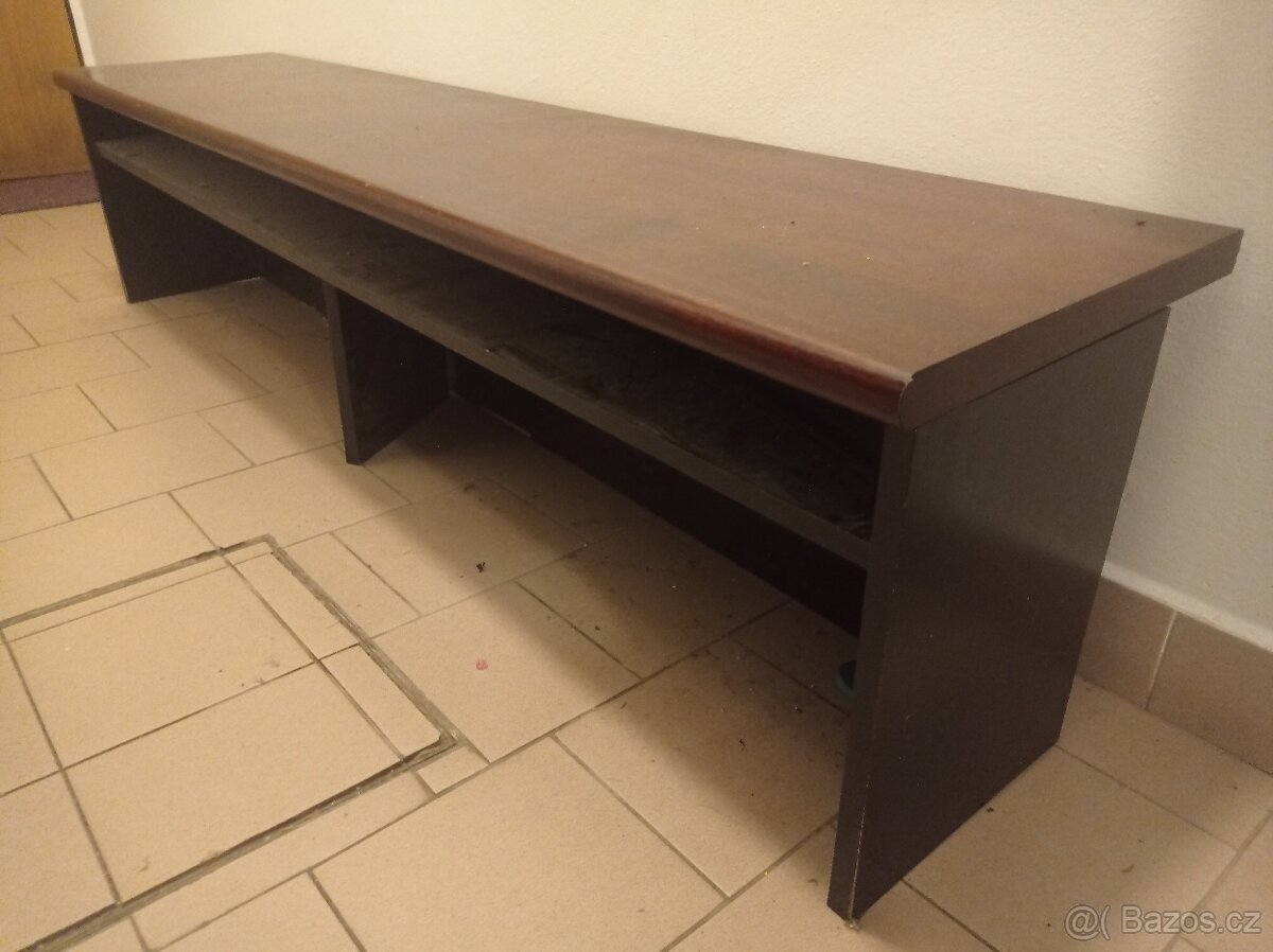 Pracovní kout + obývací stěna, masivní prvky - 2