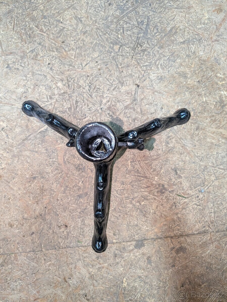 Stojánek na vánoční stromek litinový - 2